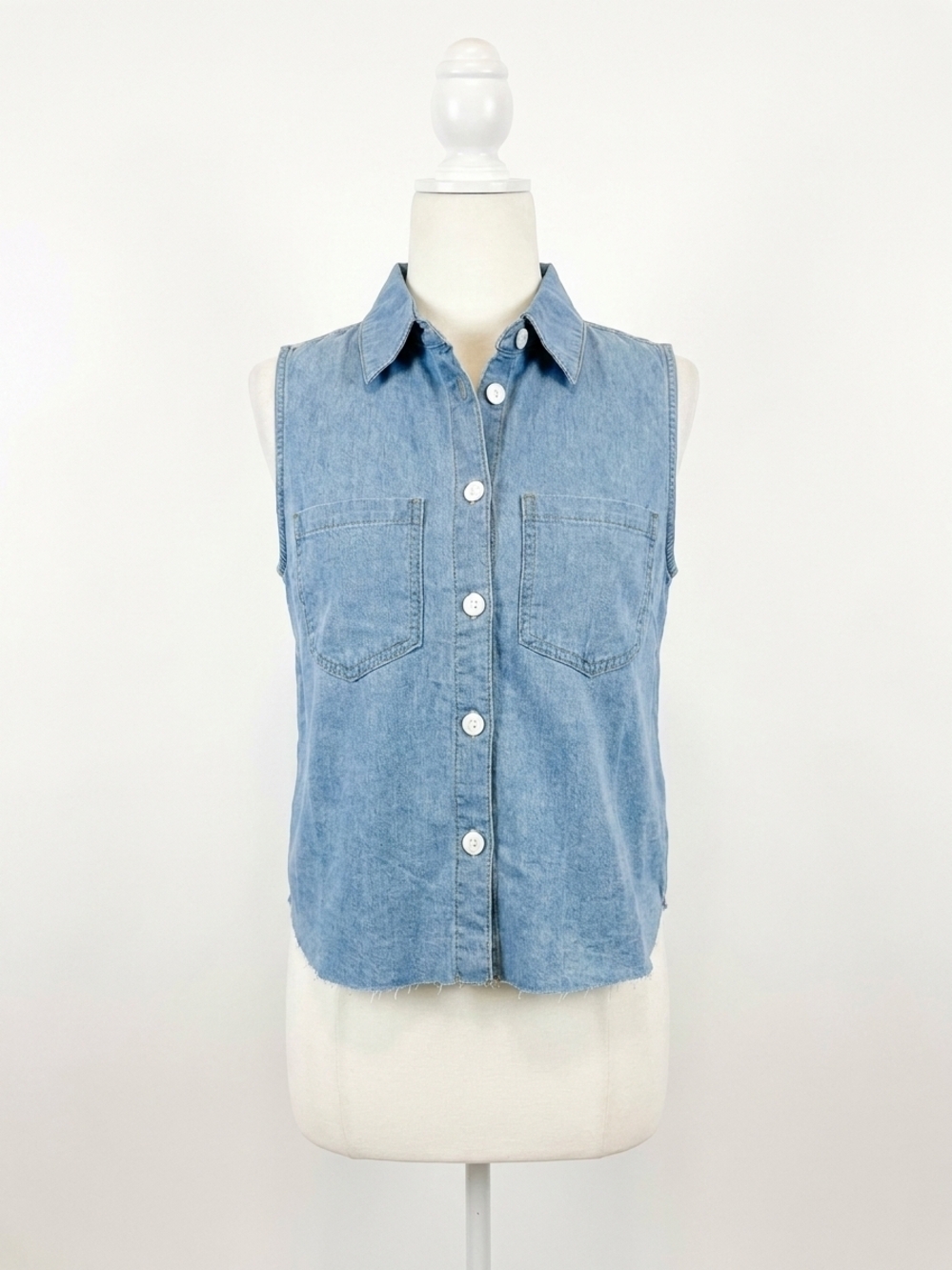 NEW TRIBAL crop sleeveless denim button down shirt in baja blue
